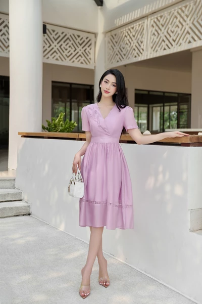 Đầm lụa xòe cổ V