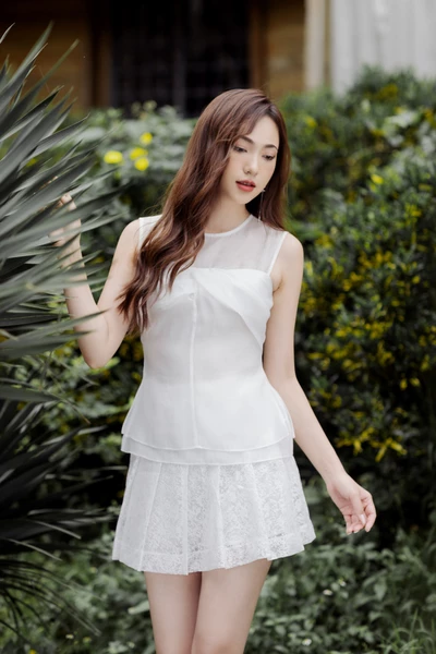 Áo lụa phối xếp ly xoắn ngực
