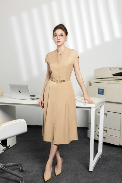 Đầm xòe cổ V phối đai