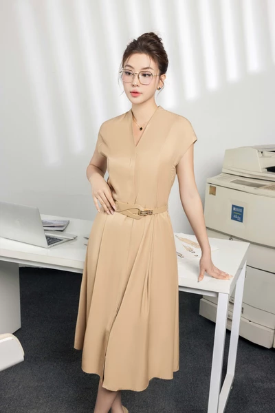 Đầm xòe cổ V phối đai