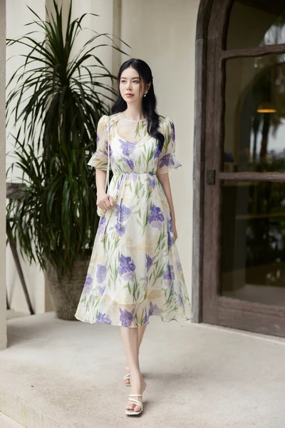 Đầm hoa xòe tay lỡ