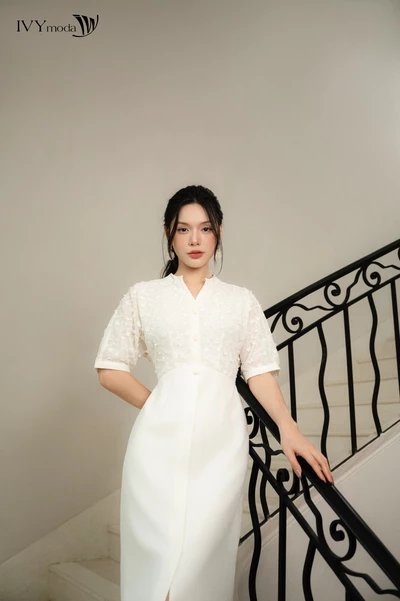 Ivory Bloom Dress – Đầm midi cổ chữ V phối ren