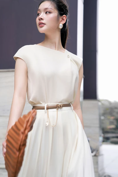 Sleeveless Blouse - Áo kiểu Tuytsi