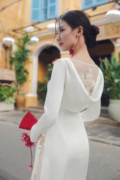 Áo dài Bạch Nguyệt