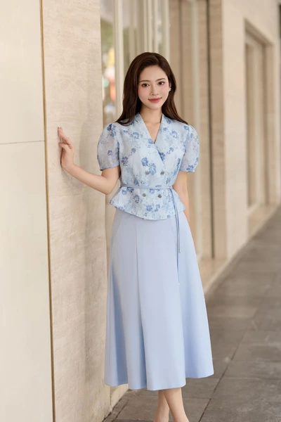 Áo blouse hoa xanh cổ V
