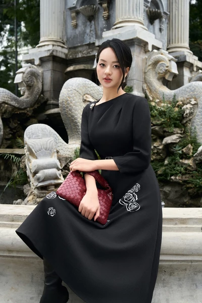 Đầm xòe Embroidered Floral