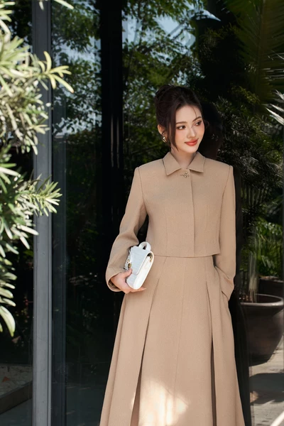 Áo khoác cổ đức Camille Cropped