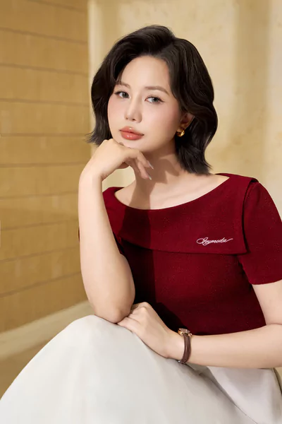 Áo thun ôm cổ kiểu